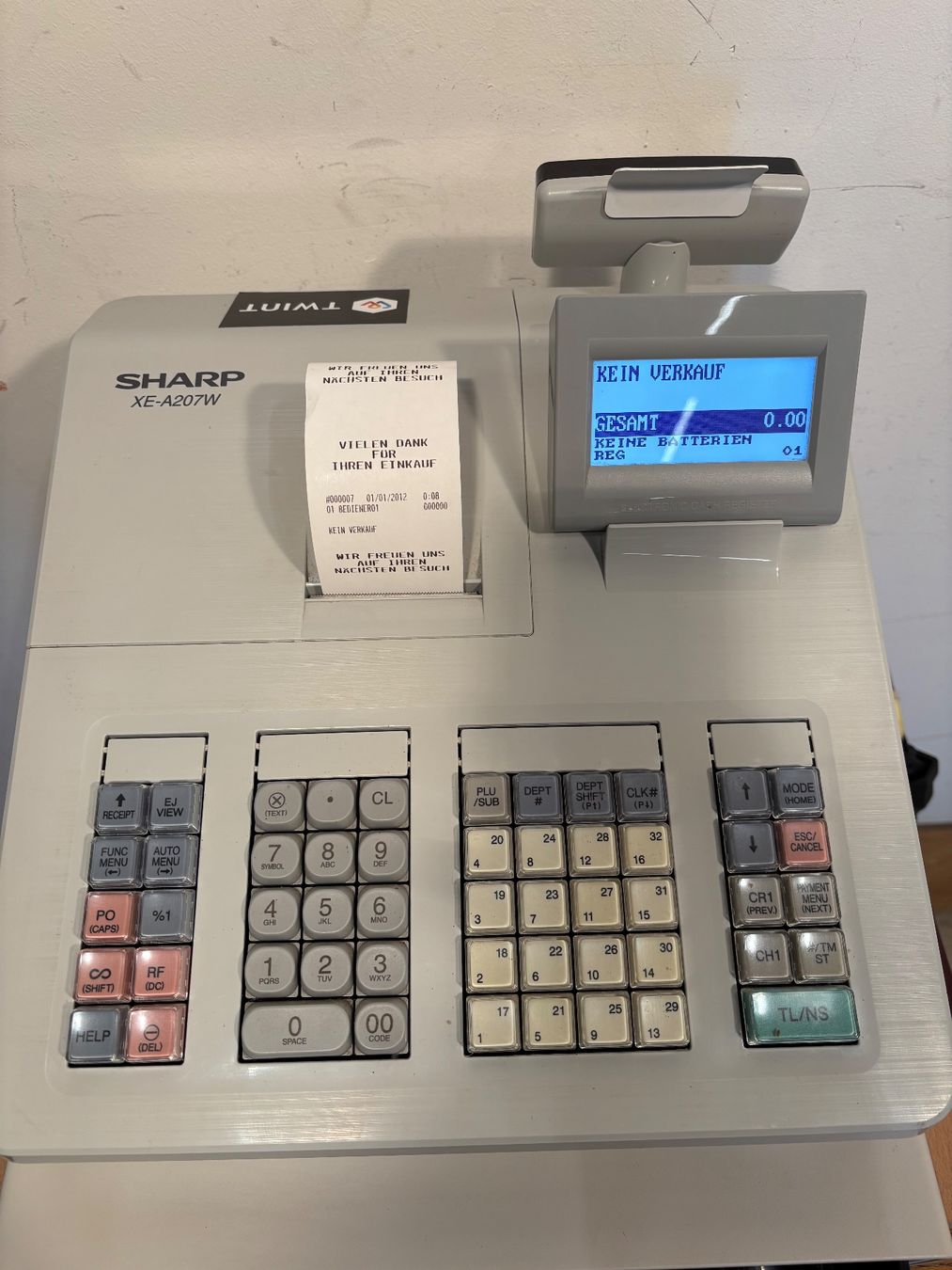 Sharp Registratore di cassa: Registrierkasse SHARP XE-A207W mit Ersatz Thermorollen – Usato da Winterthur venduto da ReUse_Baumarkt 2