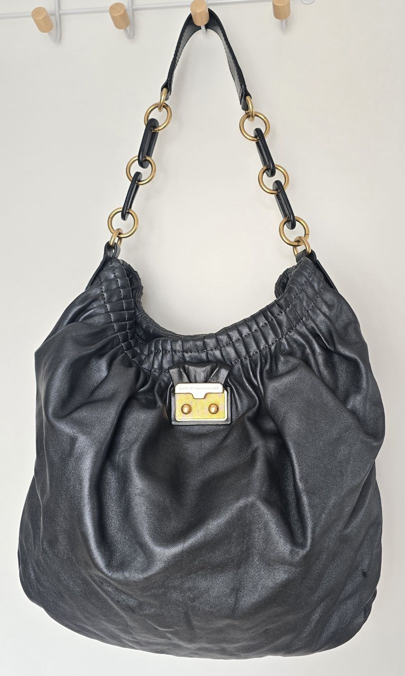 Marc Jacobs Sacs femmes: Marc JacobsSchultertasche Softleder anthrazit Glitzer – D'occasion à Niederteufen par Mira_72