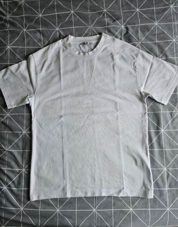 2 weisse Zara Basic T-Shirts