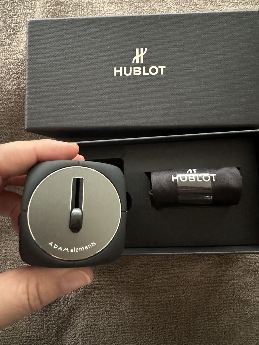 Unità & Adattatore: Hublot Travel Adapter – Nuovo e nell'imballaggio originale da Pfäffikon SZ venduto da EMMA0111 2