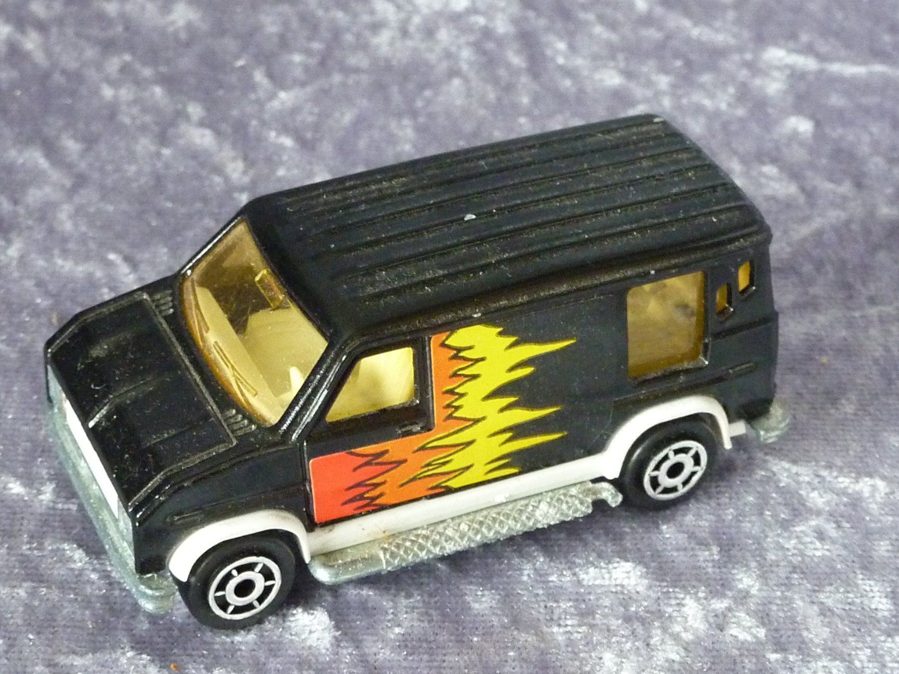 Ford Modellini d'auto: Ford Econoline Van  1:64 – Usato da Dürrenäsch venduto da modellautos4you