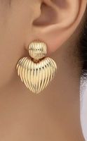 Jolies boucles d’oreilles fantaisie légères 3,5 cm X 2,9 cm