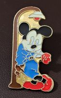 P810 - Pin Walt Disney Mickey Mouse unter Laterne