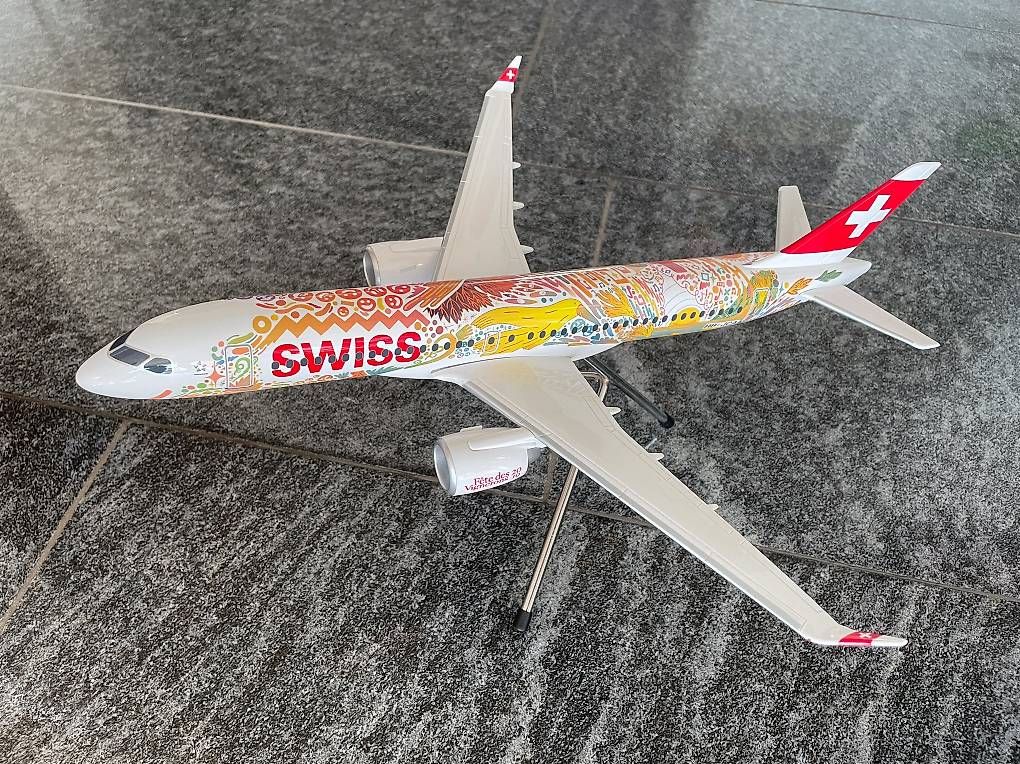 Swiss Kit di modellismo & Modellini statici: Swiss Flugzeugmodell Bombardier C 300 – Usato da Hondrich venduto da Achilles_500 1
