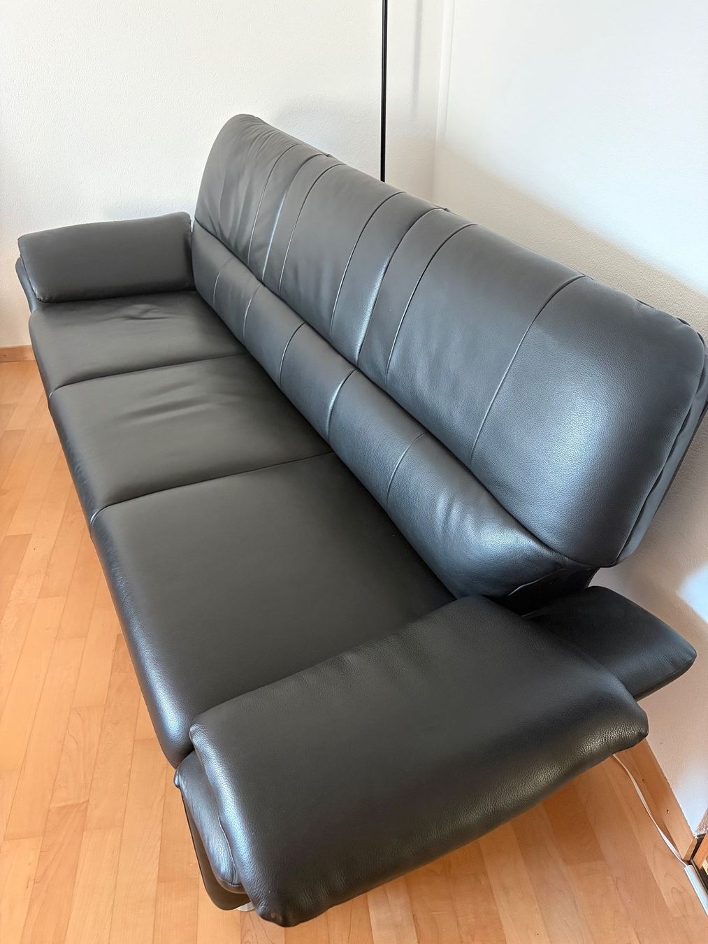 Sofas: Ledersofa schwarz - 3er – Gebraucht aus Urtenen-Schönbühl von Unit24 1