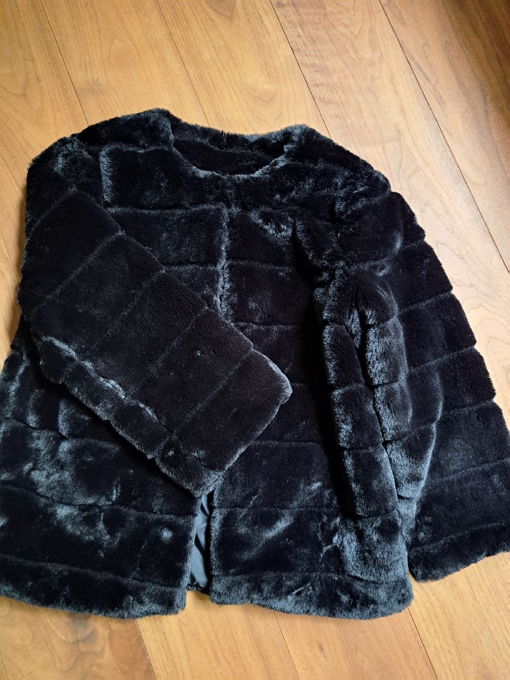 Giacche: Schwarze Kunstfell Jacke Gr.S  – Nuovo (secondo la descrizione) da Lachen SZ venduto da Ruki01