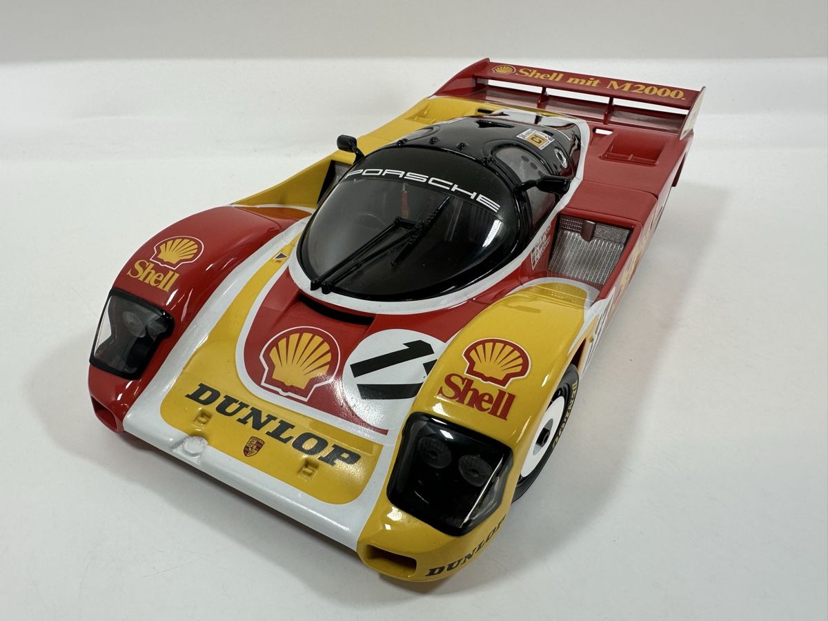 Porsche Modellini d'auto: Porsche 962C 1:18 Shell, Stuck/Bell/Ludwig,Universal Hobbies – Usato da Zofingen venduto da rf9_x2xt 6