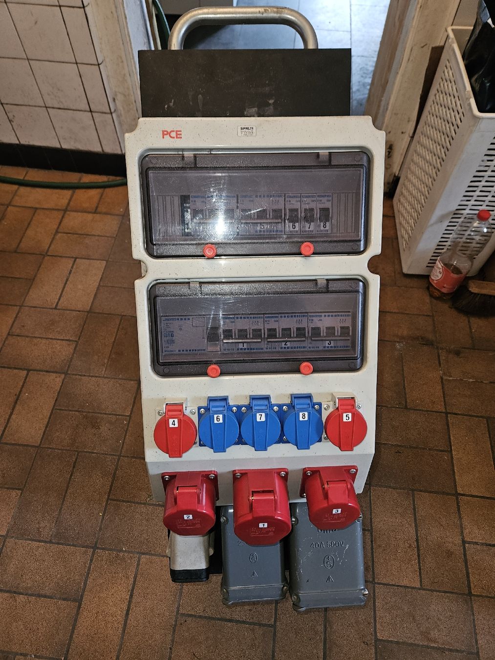 Elettrotecnica: Starkstromverteiler mit Räder, Top Zustand, Sofort! – Usato da Oberburg venduto da znas 1