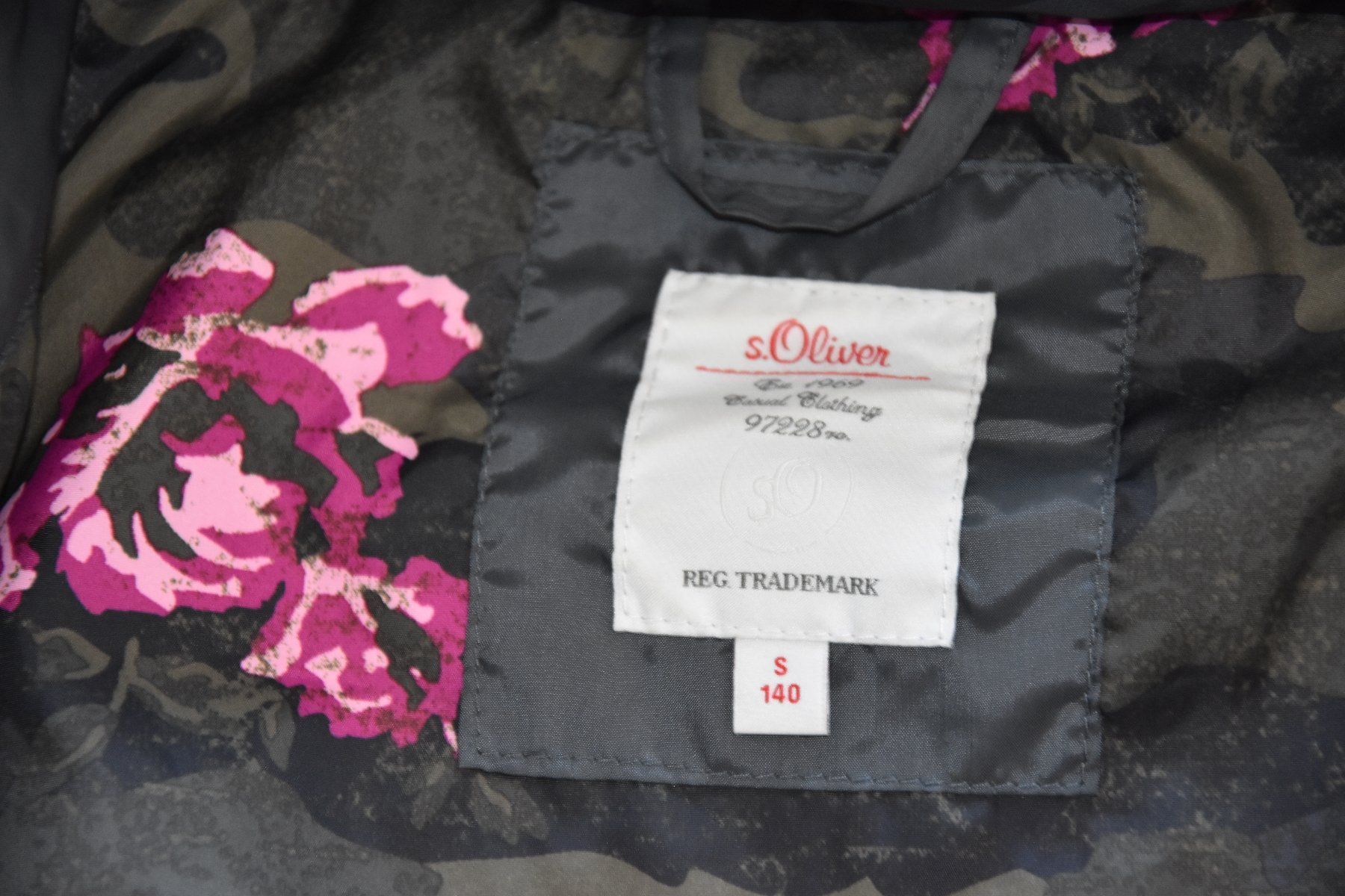 Vestes & Manteaux: Steppmantel  Mädchen, s.Oliver, Gr 140 – D'occasion à Sins par dsto 3