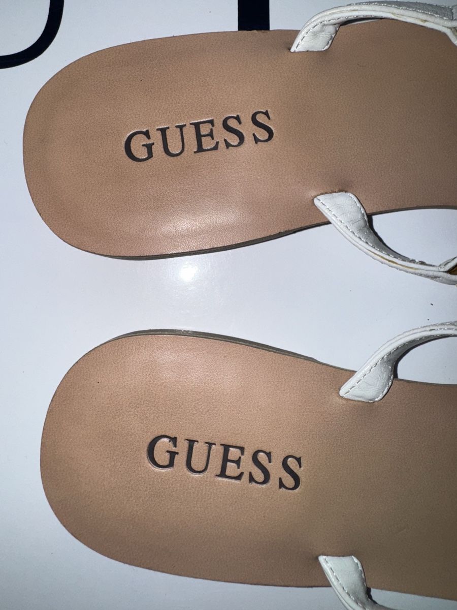 Guess Scarpe da donna: Flip Flop Guess weiss/gold, Gr. 39 – Nuovo (secondo la descrizione) da Zürich venduto da Jen10 8