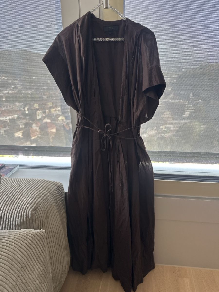 Zara Kleider: Kleid Zara braun mit Bindegürtel – Gebraucht aus Ostermundigen von jurz