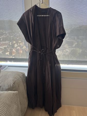 Kleid Zara braun mit Bindegürtel