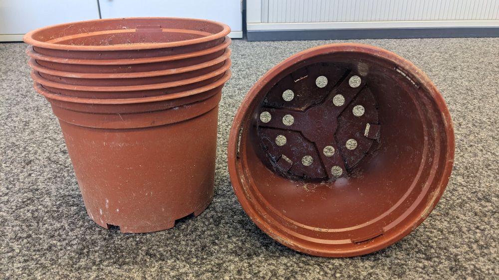 51+ Pflanztopf Plastik Einsatz Innentopf, Der terrakottafarbene
