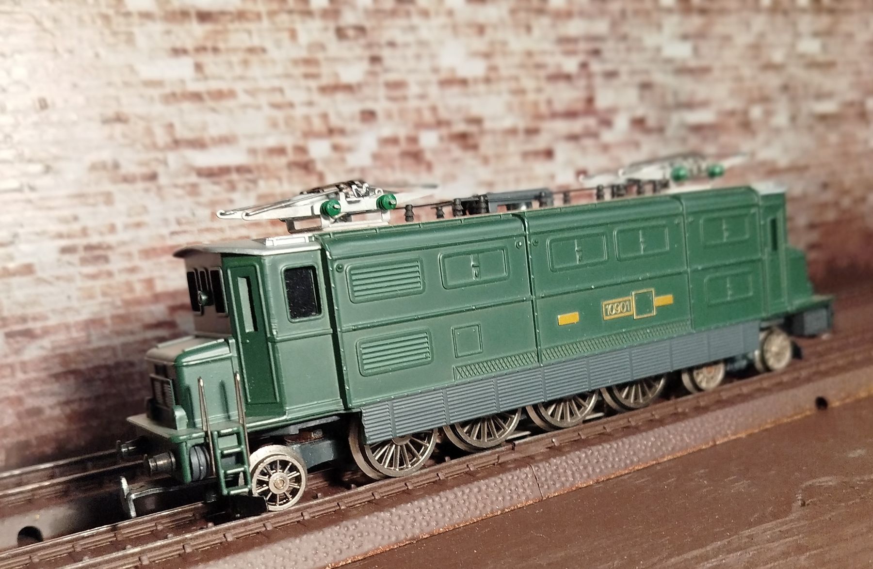 Hag Modellini di ferrovie: HAG - Ae 4/7 – Usato da Schaffhausen venduto da Viertelvorvieri 2