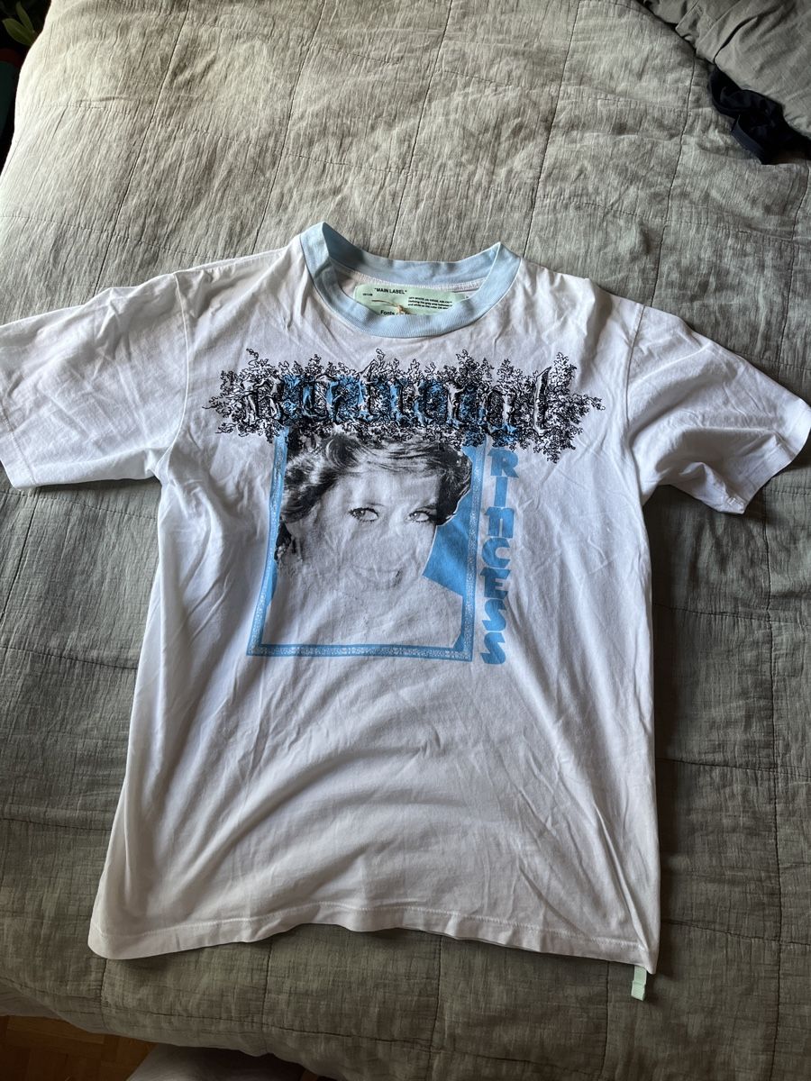 Off-White T-shirt: OFF WHITE Diana T-shirt – Usato da Fribourg venduto da ncv_h2lr