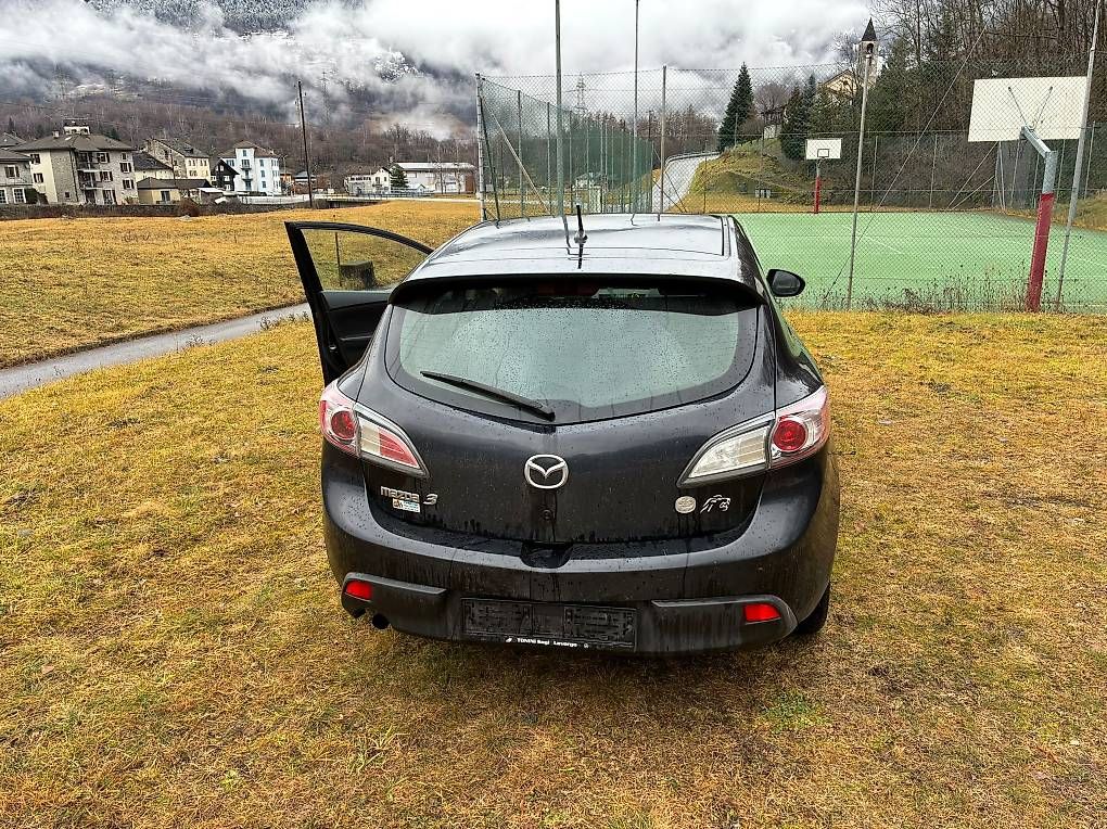 Mazda Automobili: MAZDA 3 1.6 HatchBack – Usato da Chironico venduto da mau_f5vv 3