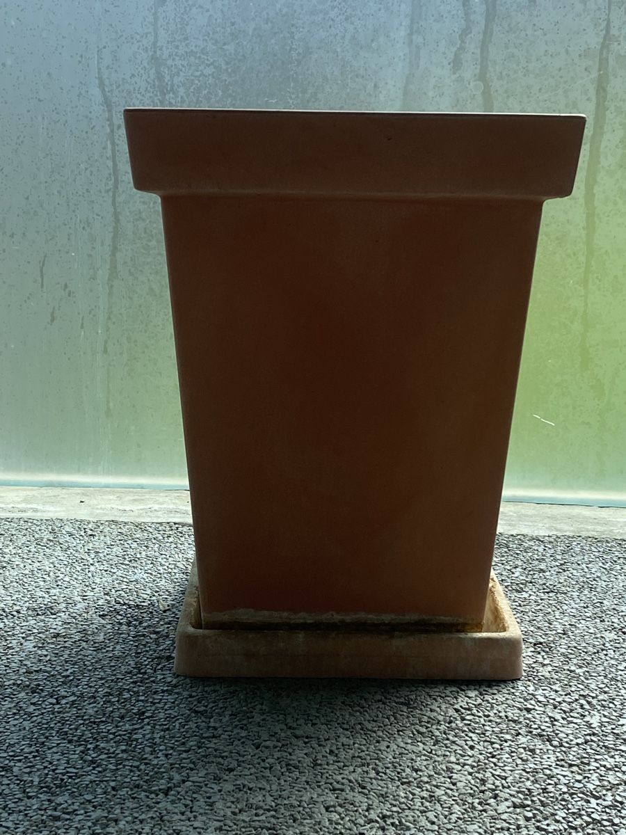 Blumentöpfe: Hoher Blumentopf, quadratisch, mit Untersatz – Gebraucht aus Bern von flo018 2