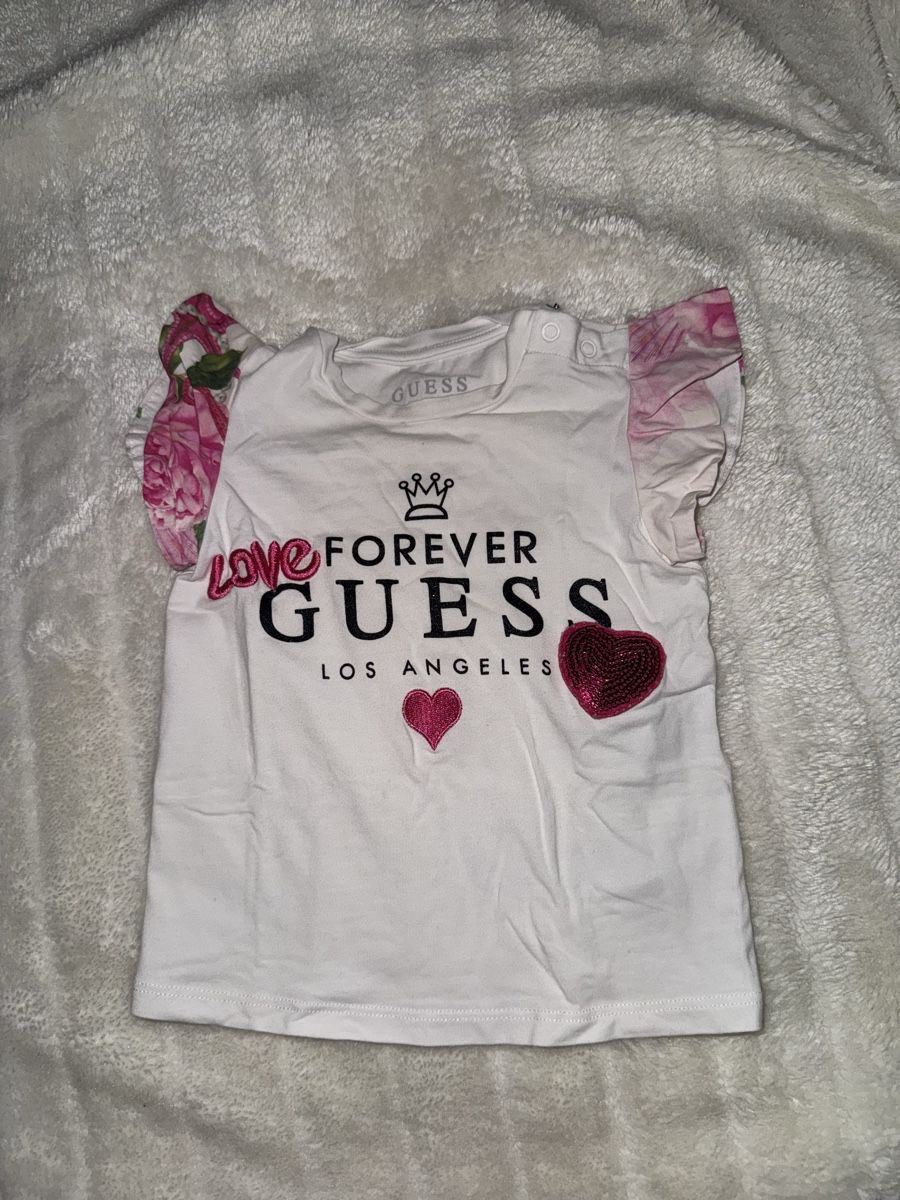 Guess Completi: Kleiderset Guess Grösse 12 Monate – Usato da Aarburg venduto da Da-Lila 1