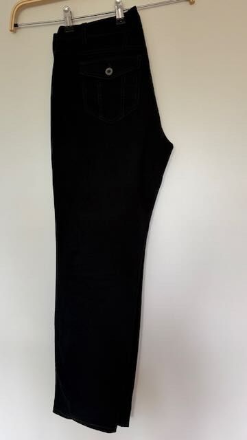 Jeans: Schwarze Jeans Gr. 37 – Gebraucht aus Winterthur von ing_pd8f 1