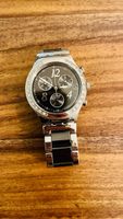 Chronograph von Swatch, schwarzes Ziffernblatt