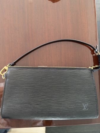 Clutch Bag Epi Leather Louis Vuitton black.