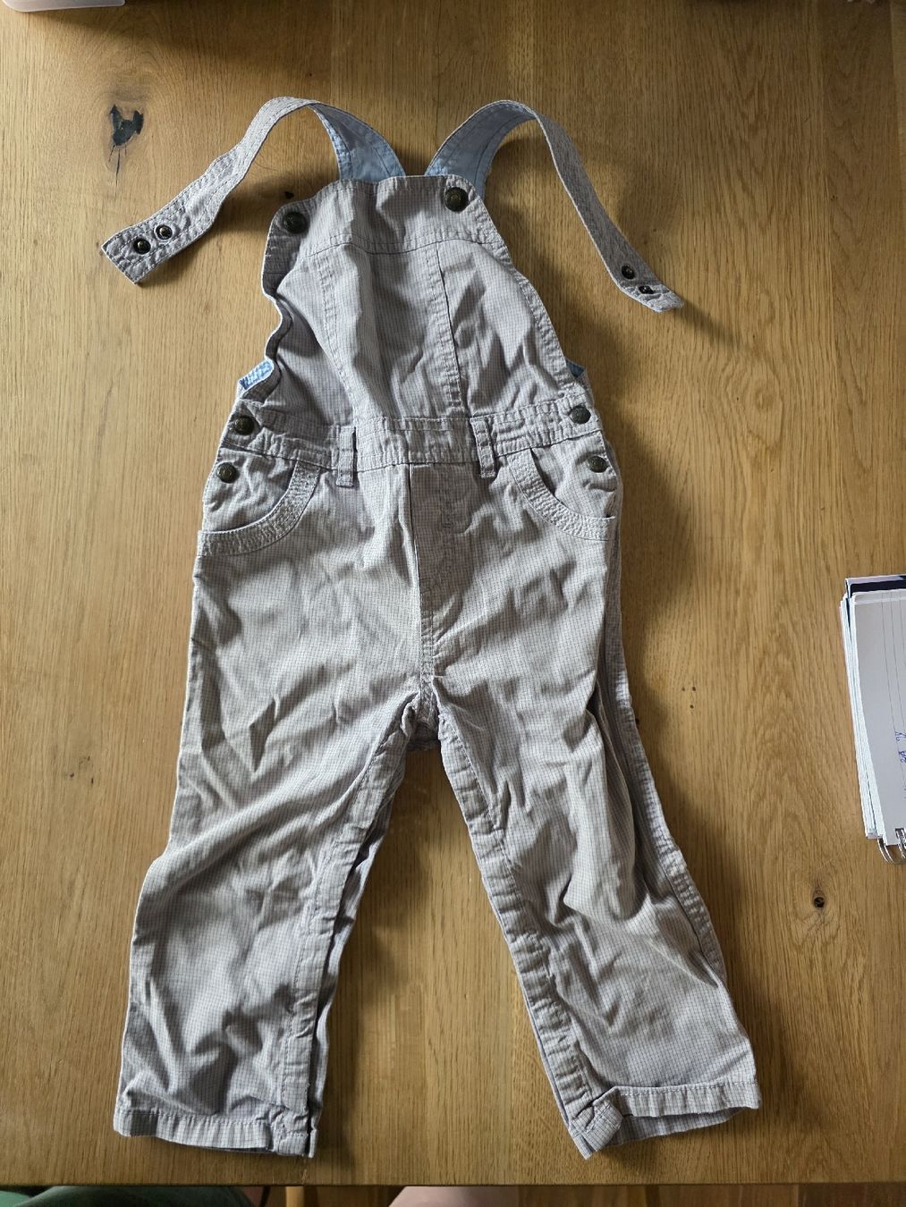 Pantaloni: Kinder Latzhose Grösse 86cm Obaibi – Usato da Altstätten SG venduto da Carrybones