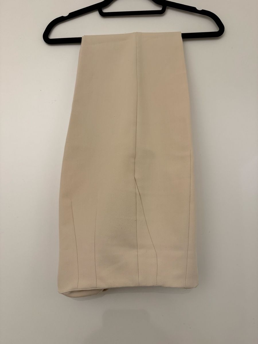 Zara Pantaloni: Zara Trousers Beige – Usato da Zürich venduto da mha_mx9n 2