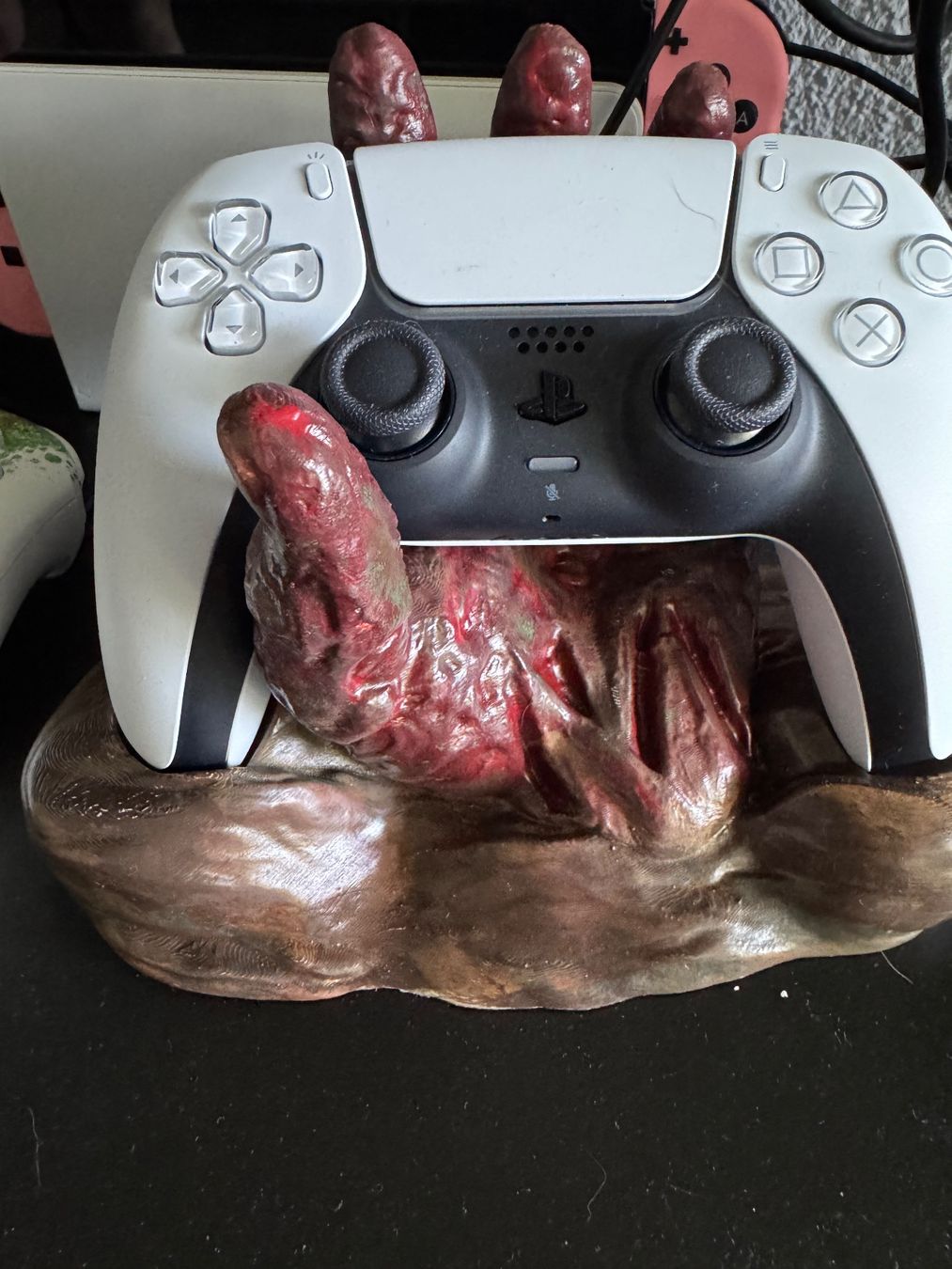 Supporti a parete: Horror/Zombie-Hand / Halter für PS5-Controller – Nuovo (secondo la descrizione) da Burgdorf venduto da Caradhras 3