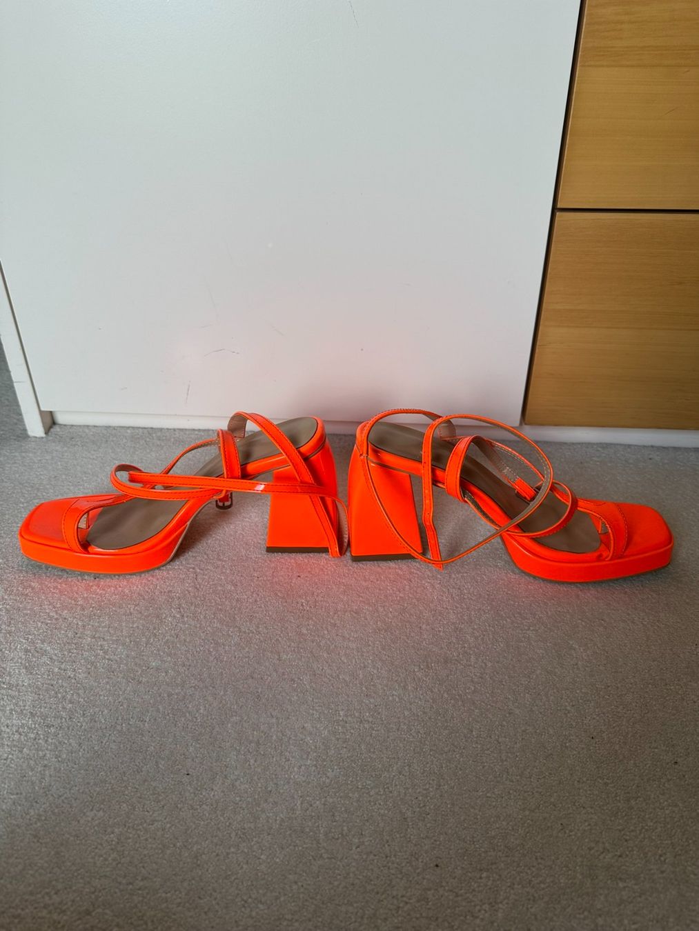 Scarpe da donna: Neon Orange Heels – Nuovo (secondo la descrizione) da Sevelen venduto da per_w85c 1