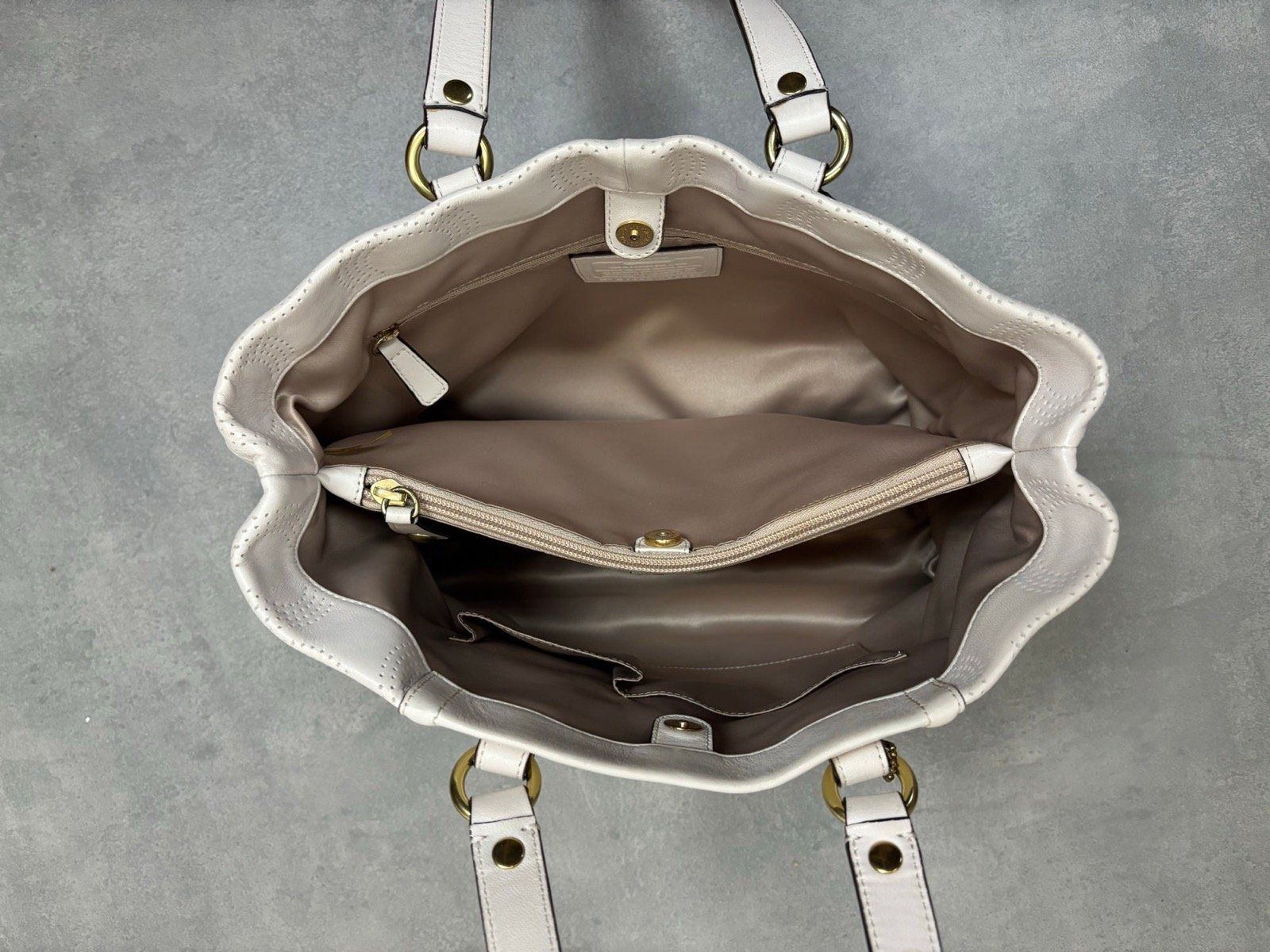 Coach Taschen für Damen: Coach Leather Shoulder Bag – Gebraucht aus Tägerwilen von Akh.Boutique 5