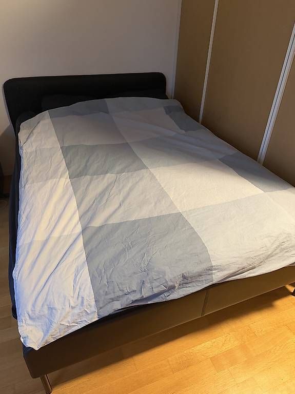 Lits: Bed + mattress 140x200cm – D'occasion à Zürich par adr_f8w7