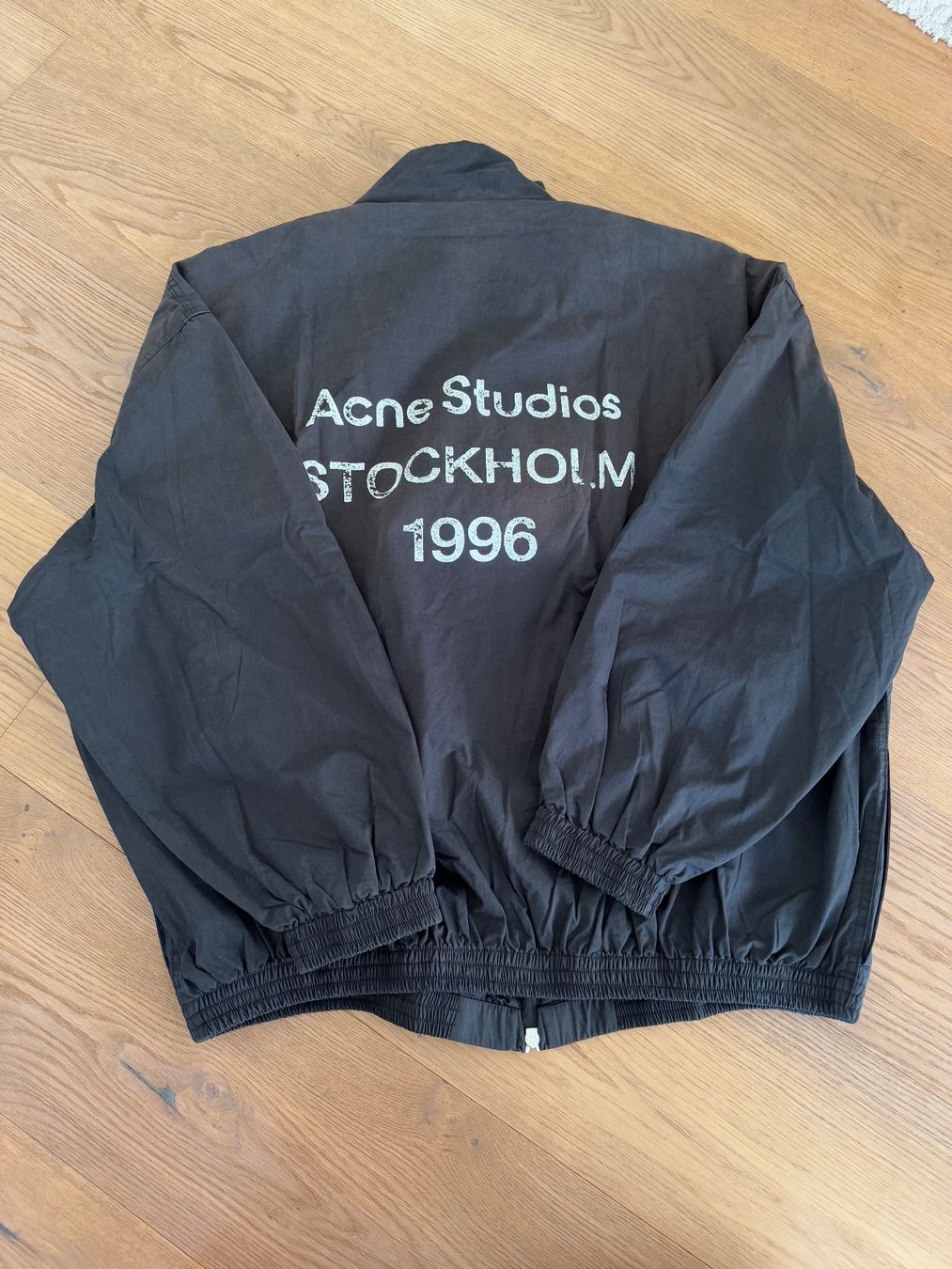 Acne Studios Giacche: Acne Studios Wind Breaker Jacke, Gr. L, Farbe schwarz – Nuovo e nell'imballaggio originale da Triesen venduto da dardaleni 1