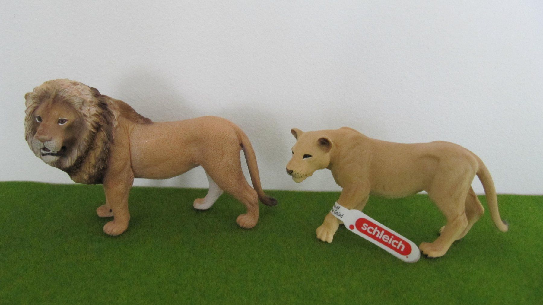 Schleich Giocattoli: Schleich Löwe und Löwin – Nuovo (secondo la descrizione) da Brunnen venduto da Kiwiland1