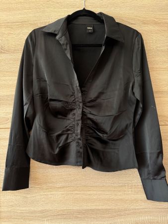 Chemise noire satinée