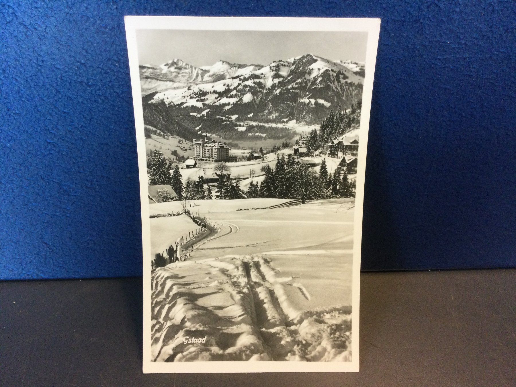 Cartoline postali: Alte Ansichtskarte Gstaad, Winterlandschaft mit Hotel – Usato da Wangen SZ venduto da kuriosum12