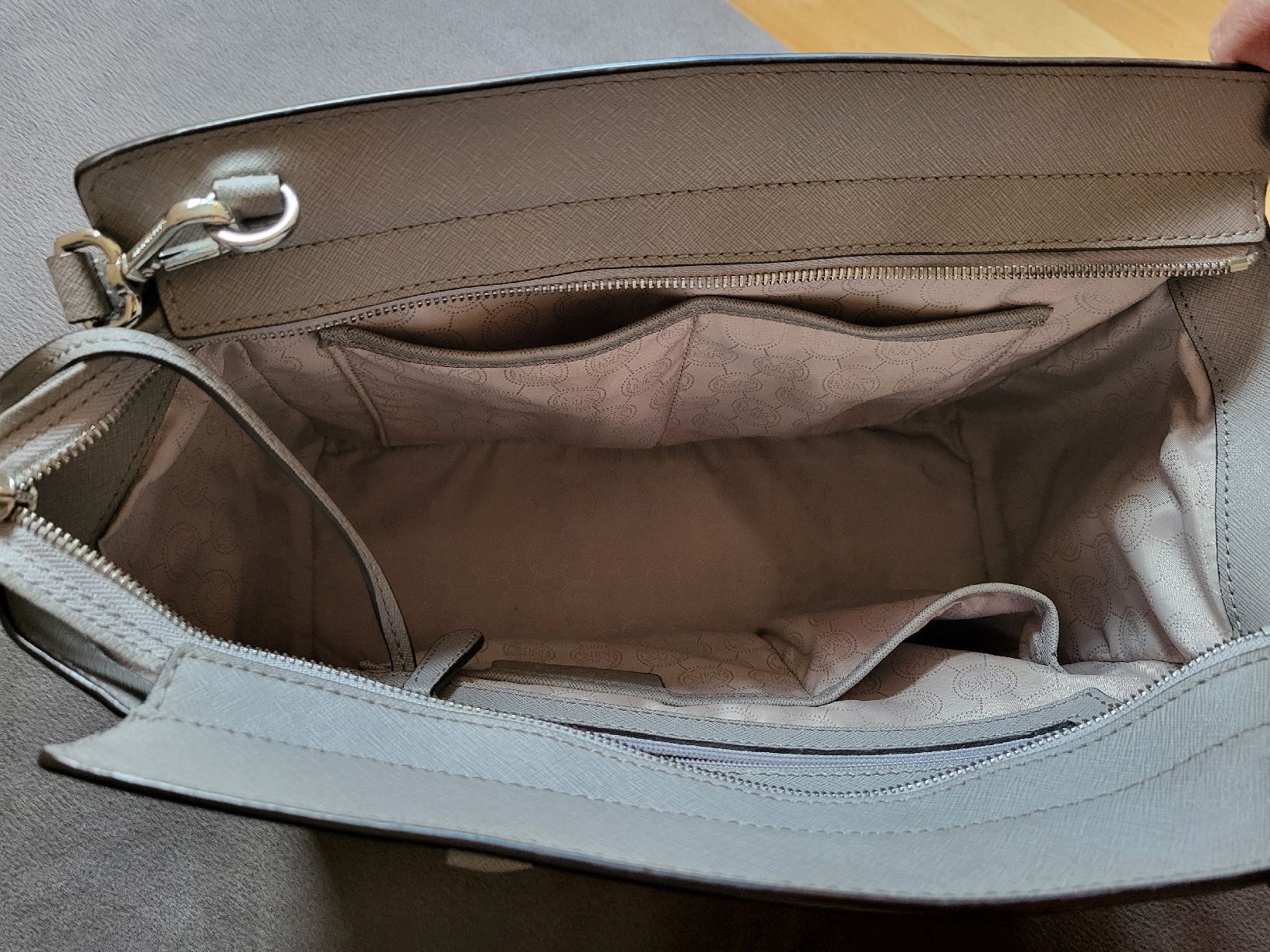 Michael Kors Borse da donna: Michael Kors Hand/Umhängetasche – Usato da Gutenswil venduto da ghekko88 7