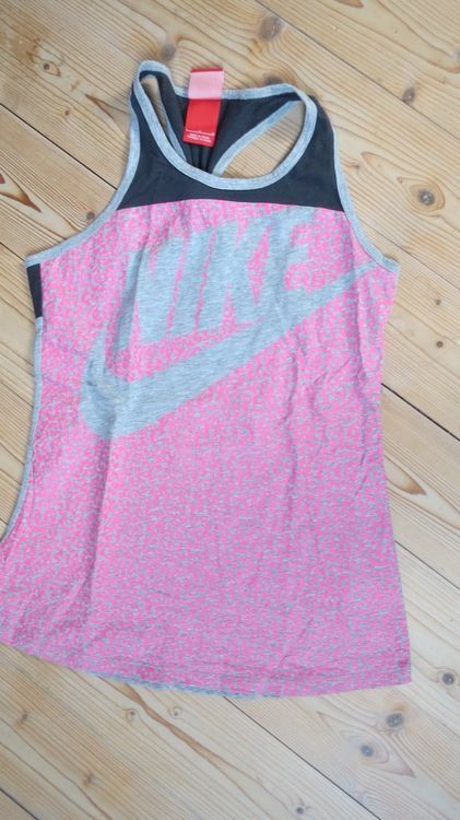 Nike Camicette, T-shirt & Top: Nike Sportshirt Gr. 158/164 – Usato da Russikon venduto da izumi2010