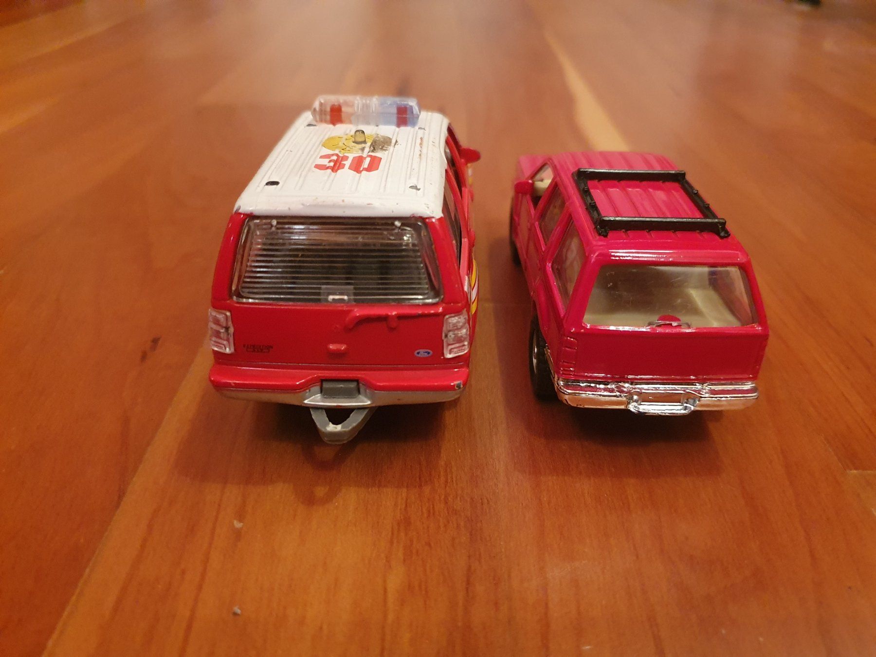 Ford Modellini d'auto: Ford SUV - 2 Stück – Usato da Triesen venduto da platzproblem1 5