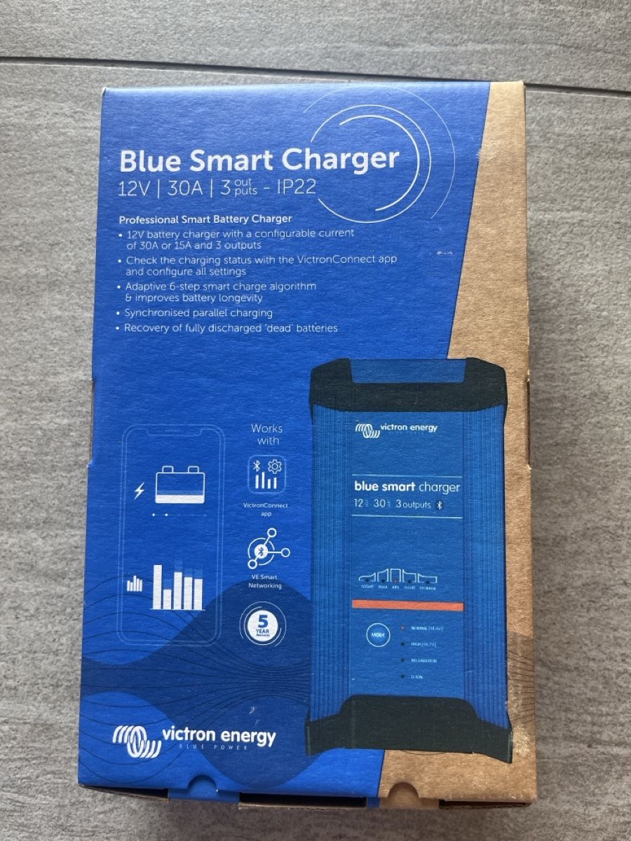 Victron Chargeurs de batterie: Victron Blue smart Charger – Neuf avec emballage d'origine à Ligornetto par DaniCeller
