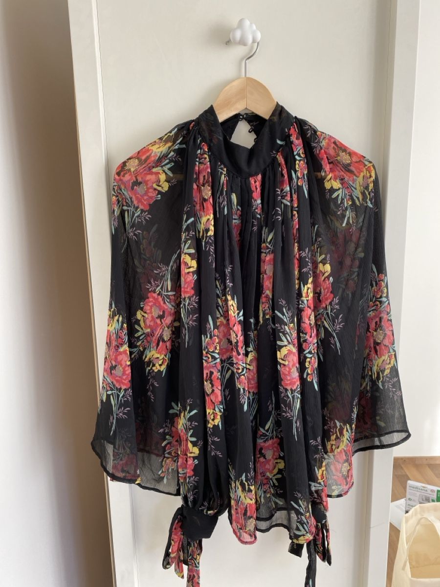 Camicette: Schwarze Chiffon-Bluse mit Blumenmuster Gr. 34 – Nuovo (secondo la descrizione) da Basel venduto da selinalivia