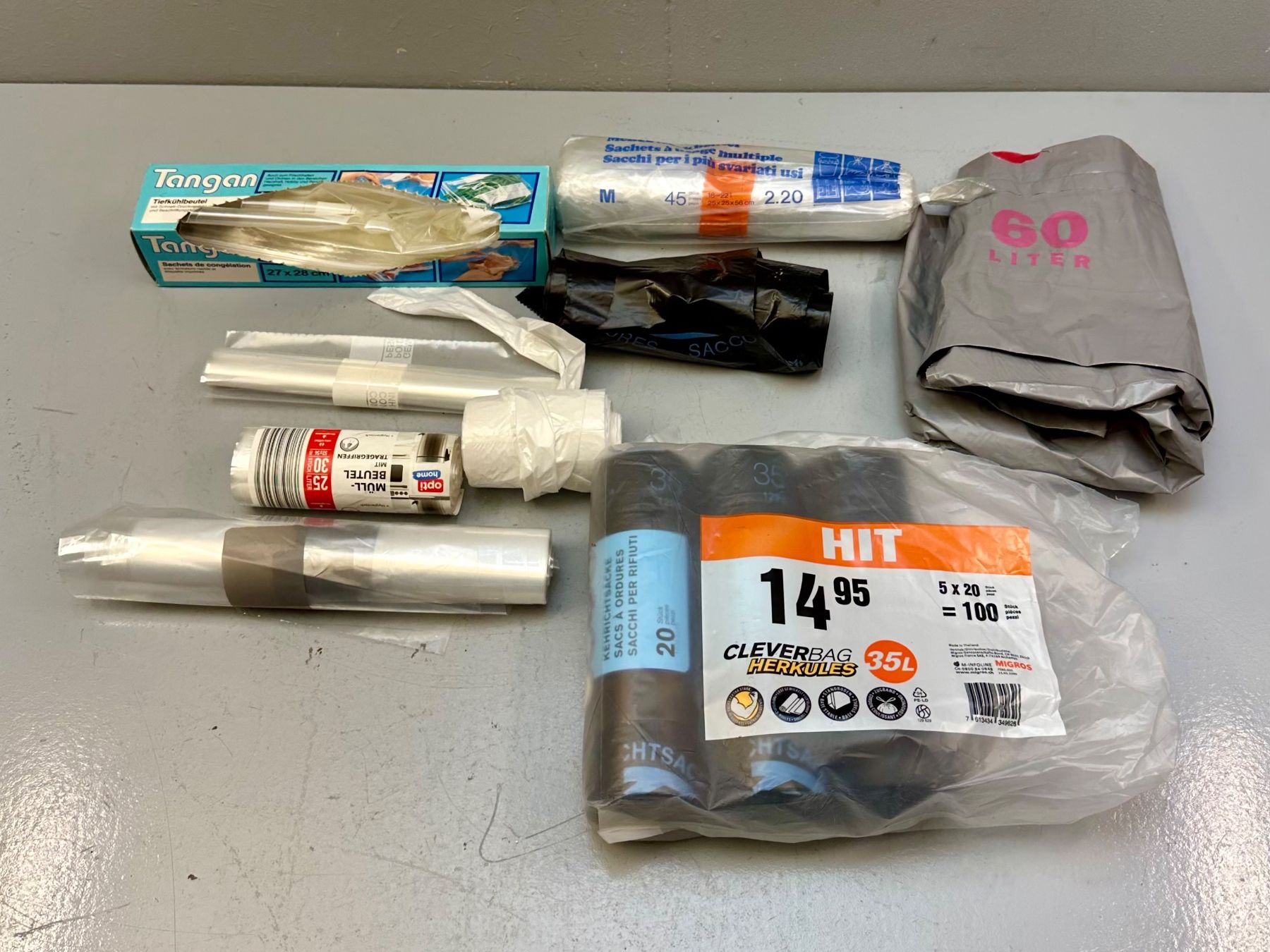 Sacs: PLASTIKSÄCKE DIV AB 1.-!!! – D'occasion à Zürich par NIKI777