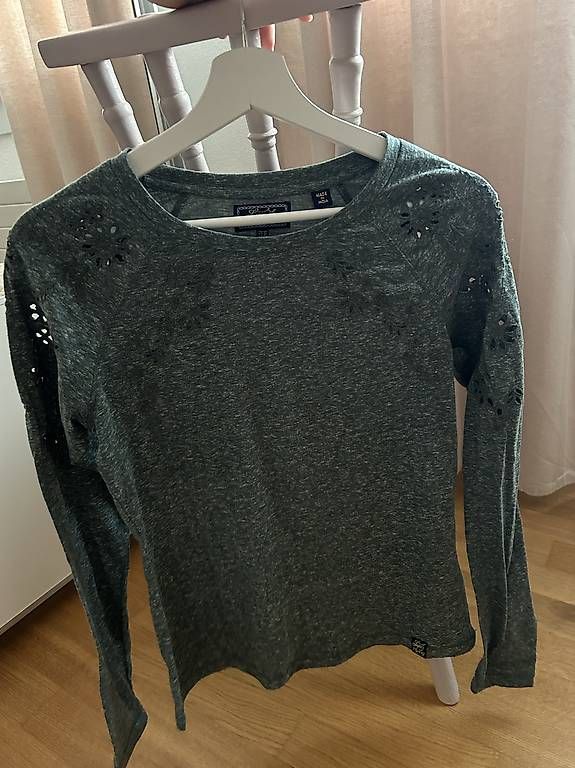 Tops: Langarmtop Superdry – Gebraucht aus Schüpfheim von car_7slp