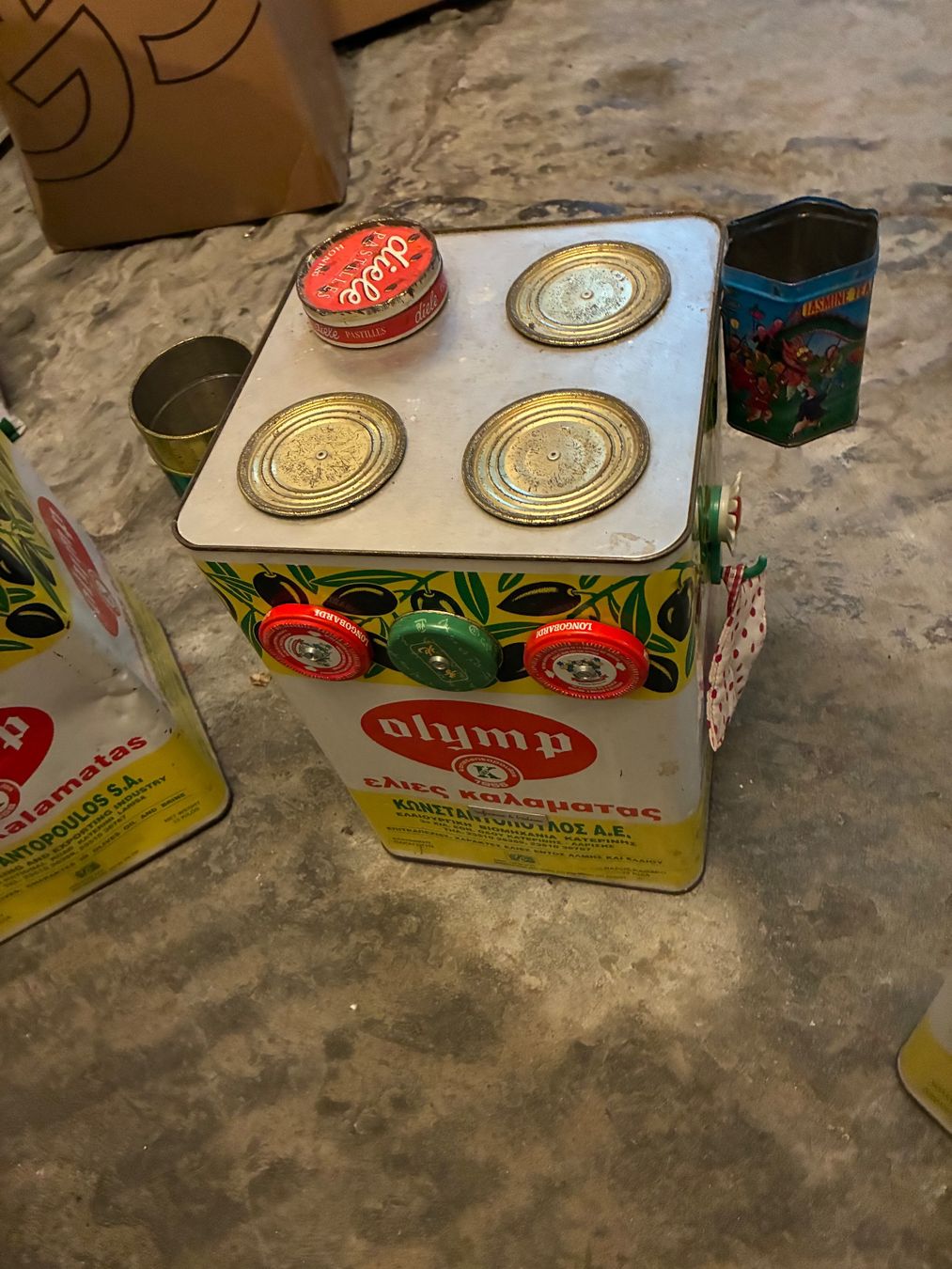 Spielzeuge: Blechspielzeug Herd mit Zubehör – Gebraucht aus Männedorf von morese