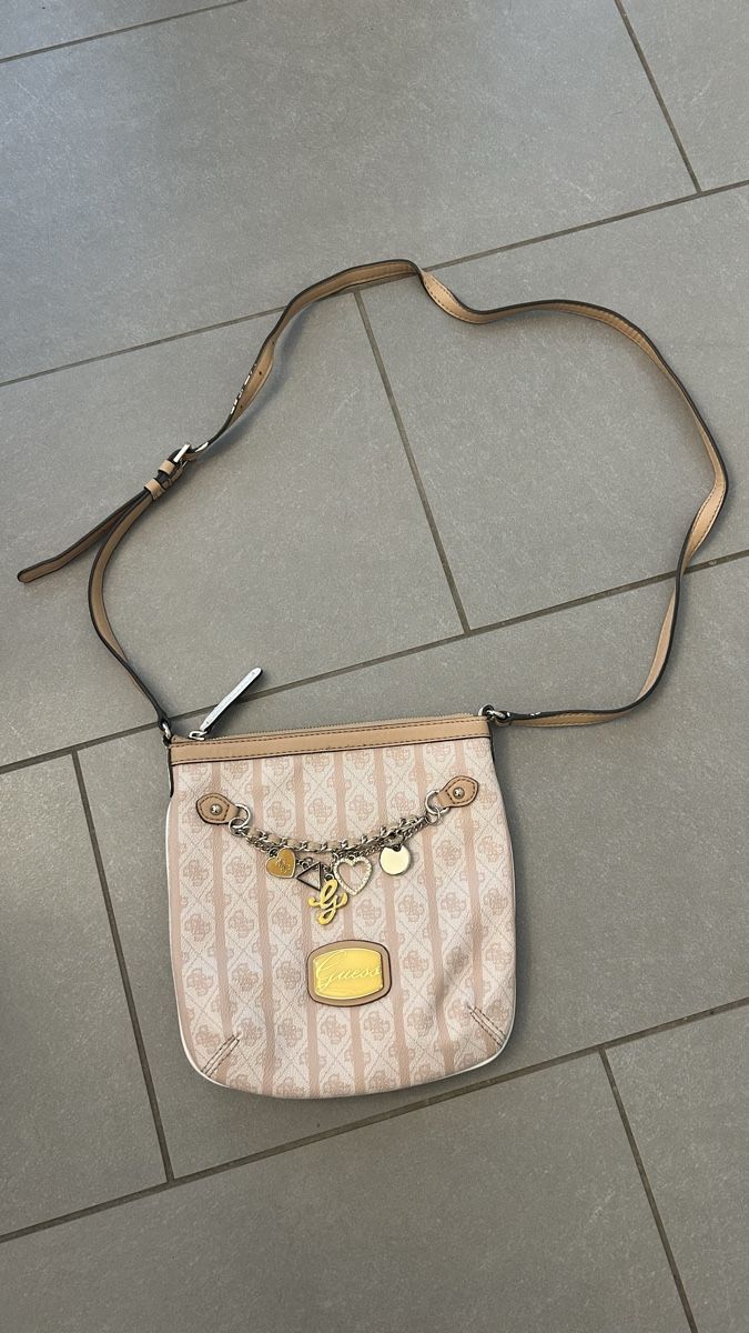 Guess Borse da donna: Guess Umhängetasche – Usato da Stäfa venduto da sch_m7kj