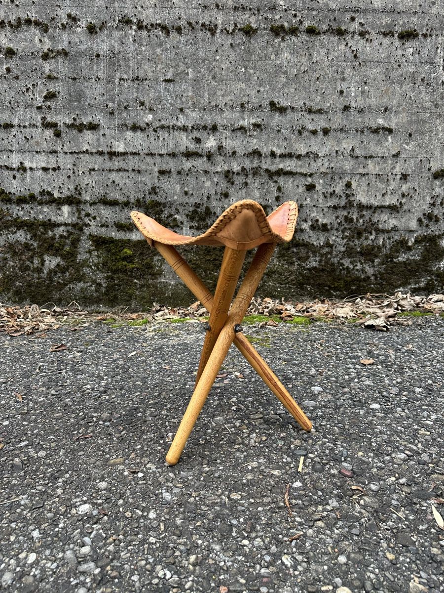Sgabelli: dreibeiniger Vintage Hocker – Usato da Zürich venduto da frauflufelberg 1