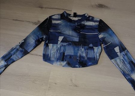 Crop Top Shirt, Langarm, Blaues Muster, Grösse S