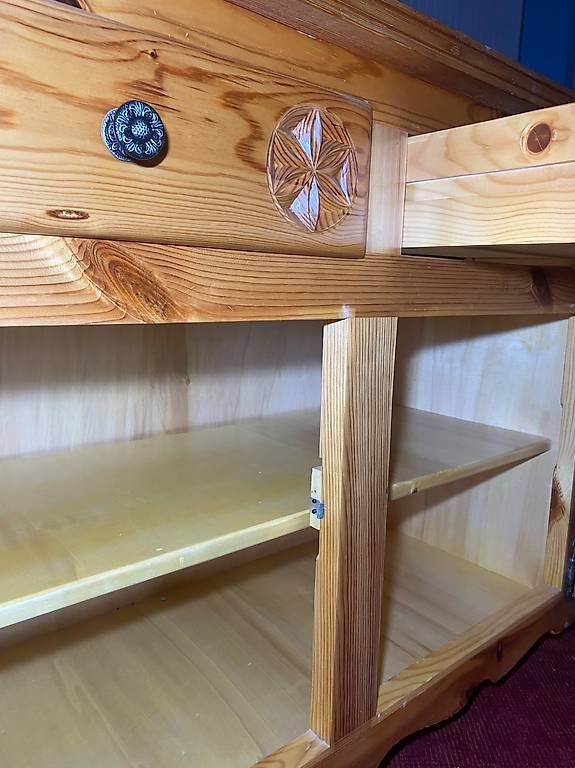Buffets: Buffet artisanal en bois massif 3 tiroirs, 3 portes – D'occasion à Chamoson par a_laroyale 2