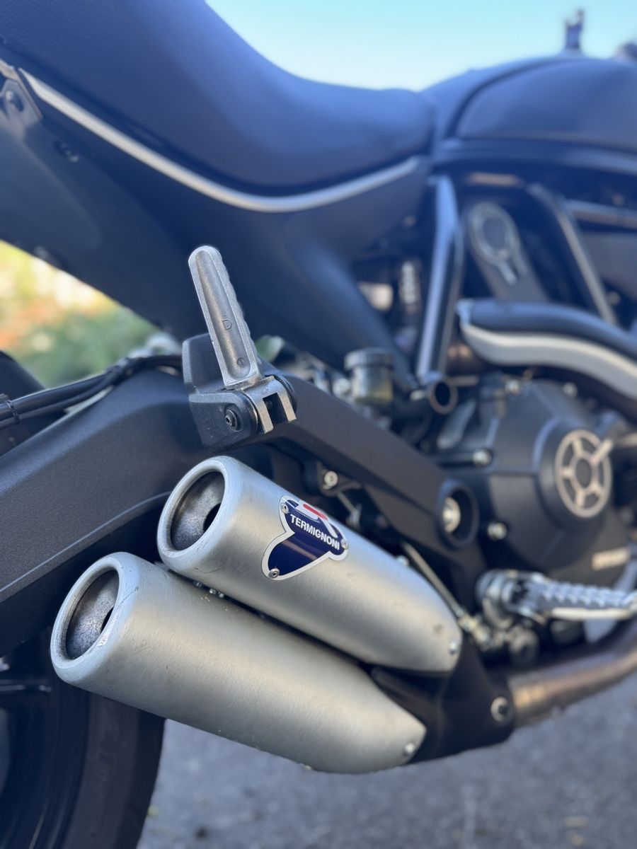 Strada: Ducati Scrambler 800 Full Throttle, Schwarz Matt – Usato da Winterthur venduto da Mulaa 4