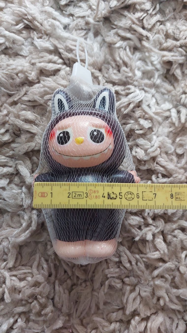 Spielzeuge: Niedliche Labubu Squishy Figur dunkelbraun – Neu und originalverpackt aus Hittnau von Razorback_1971 3
