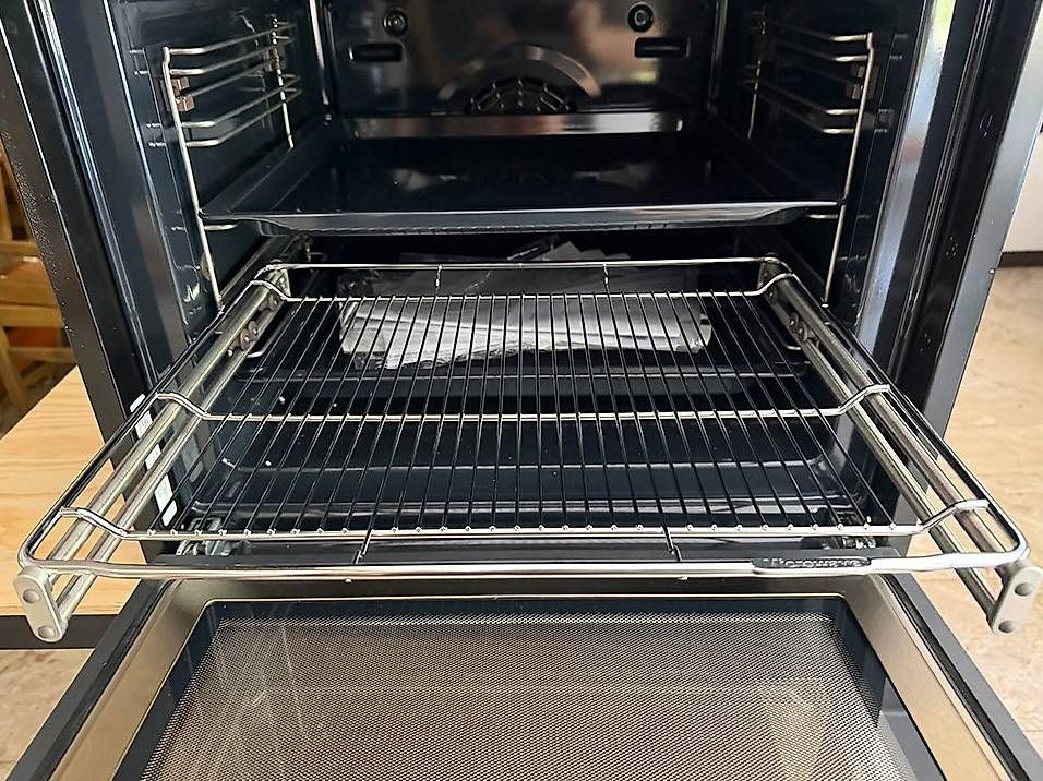 Backöfen: HMG6764B1 Einbau-Backofen mit Mikrowellenfunktion – Gebraucht aus Ittigen von mar_m9sk 3